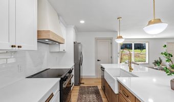 207 Oakmont Dr, Boiling Springs, SC 29316