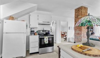 28 Young St, Newport, RI 02840