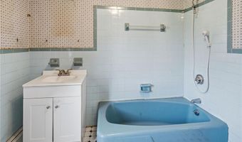 400 Thames St, Bristol, RI 02809