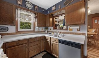 701 E 1st St, Anamosa, IA 52205
