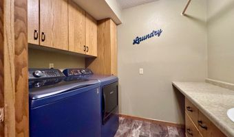 209 10th Ave NW, Bowman, ND 58623