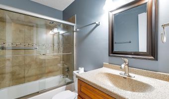 6222 Danbury St, Bel Aire, KS 67220
