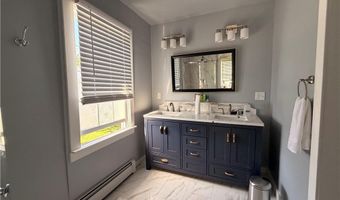 25 Marsh St, Newport, RI 02840