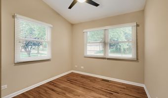 17 Willow St, Algonquin, IL 60102