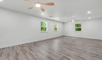 6105 E Desoto St, Bay St. Louis, MS 39520