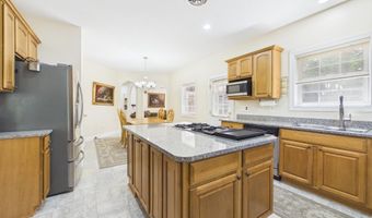 7801 RIDGEWOOD Dr, Annandale, VA 22003