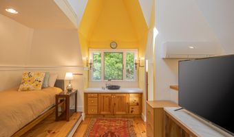 7 Greenway Ct, Bar Harbor, ME 04609