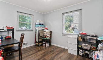 573 Sumner Ave, Belford, NJ 07718