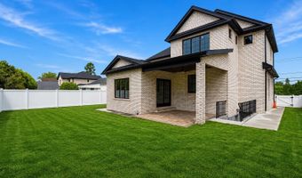 37 Beverly Dr, Albertson, NY 11507