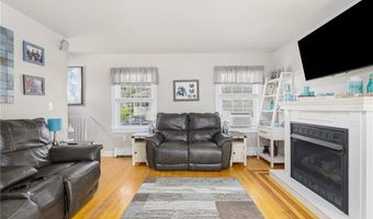 13 Vaughan Ave, Newport, RI 02840