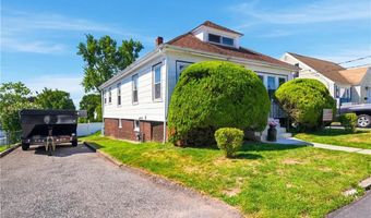 29 E Earle St, Cumberland, RI 02864