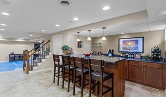 647 Waterford Ridge Dr, Ballwin, MO 63021
