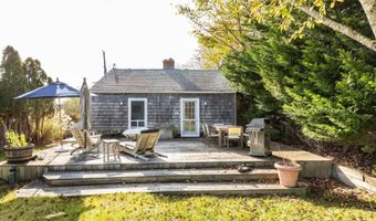 17 Beach Ave, Amagansett, NY 11930