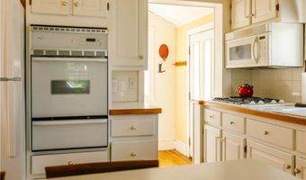 165 Sowams Rd, Barrington, RI 02806
