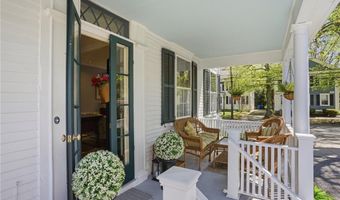 693 Hope St, Bristol, RI 02809