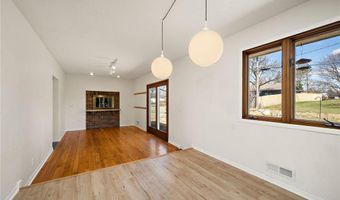 953 Redwood Dr, Apple Valley, MN 55124