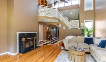 7 Hummingbird Ln, Amherst, NY 14228