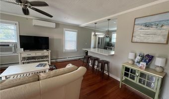53 Center Ave, Middletown, RI 02842