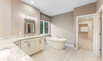 210 Chisholm Ct, Aurora, OH 44202