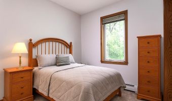 156 Sherwood Cir, Brattleboro, VT 05301