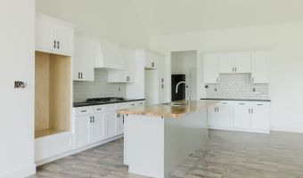 7452 Northwood Dr, Benton, AR 72019