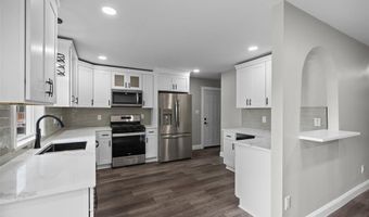 628 Hickory Knoll Ct, Ballwin, MO 63021