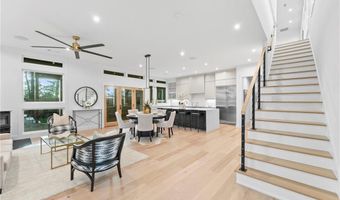 609 SW 4th St, Bentonville, AR 72712