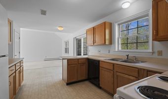 4 Davis Farm Rd, Clinton, CT 06413
