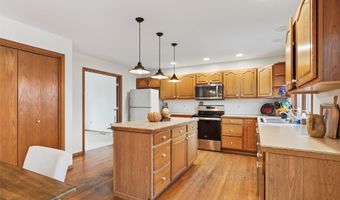 1110 Sandalwood Ct SW, Altoona, IA 50009