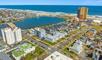 306 Deal Lake Dr 40, Asbury Park, NJ 07712