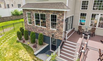 35 Shinnecock Hills Dr, Albany, NY 12205
