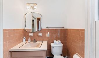 6 Knowlton Ct, Bristol, RI 02809