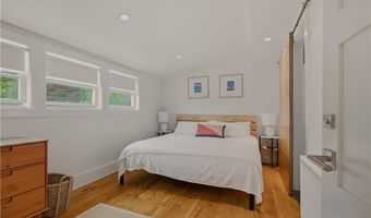 59 Houston Ave, Newport, RI 02840