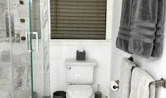 19 CENTER St, Barnegat, NJ 08005