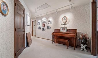 2213 SUNRISE Dr, Appleton, WI 54914