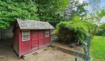 671 County Rd, Barrington, RI 02806