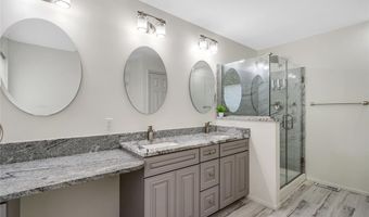 1971 Fox Pointe Dr, Arnold, MO 63010