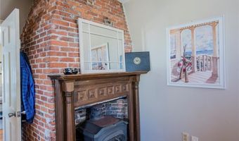 35 Pelham St D, Newport, RI 02840