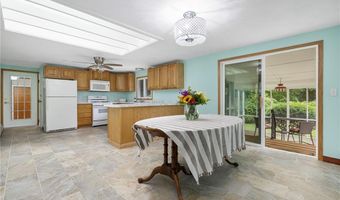 3 Grassy Plain Rd, Barrington, RI 02806