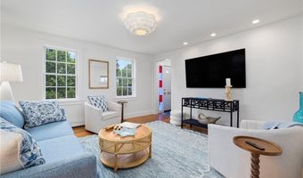5 Tews Ct, Newport, RI 02840