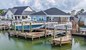702 S BAY St, Aransas Pass, TX 78336