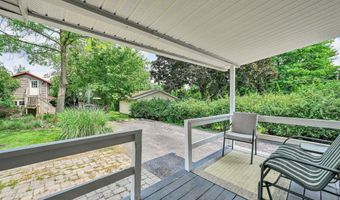 33 S 11TH St, Akron, PA 17501