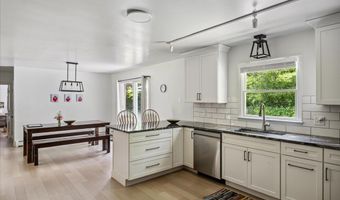 7 Grassy Brook Rd, Brookline, VT 05345
