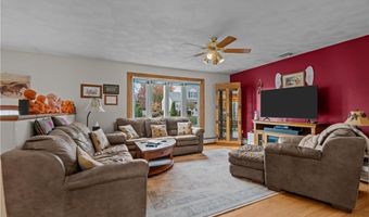 32 Sprague Cir, Johnston, RI 02919