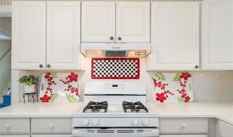 920 Grove St, Baldwin City, KS 66006