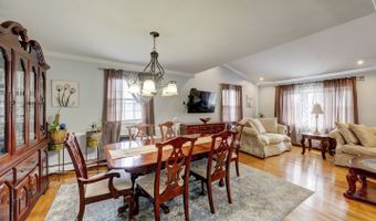 4 Lee Cir, Bloomfield, CT 06002