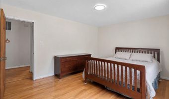 8418 STONE GATE Dr, Annandale, VA 22003