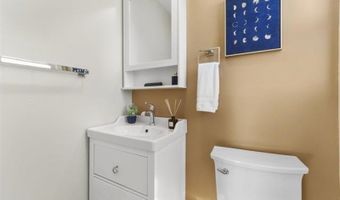 96 W 8th St, Bayonne, NJ 07002