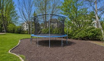 3 BLACKWOLF Ct, Algonquin, IL 60102