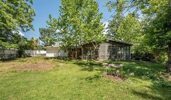 119 Smith Dr, Ballwin, MO 63011